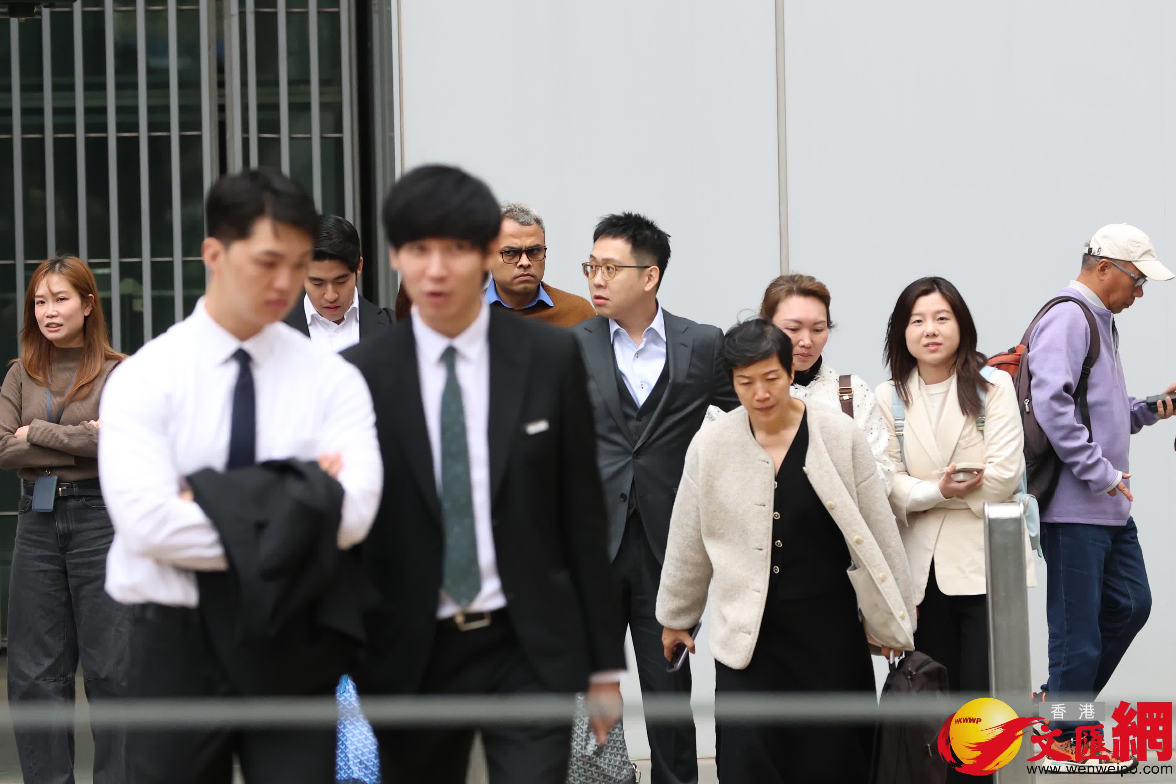 寒冷天氣警告生效。上午8時，天文台錄得氣溫15.3°C，相對濕度65%。（香港文匯報記者 萬霜靈 攝）