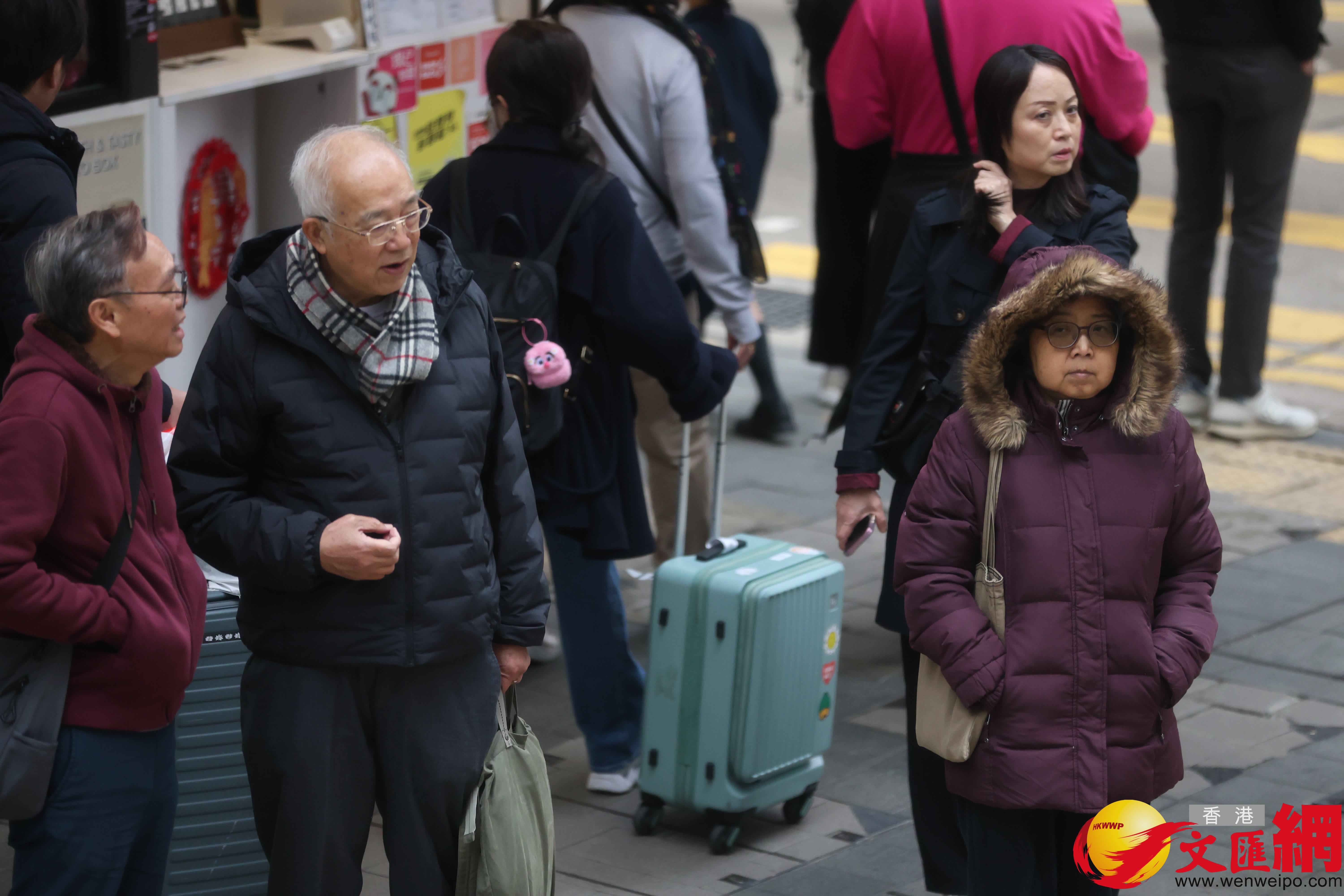 寒冷天氣警告生效。上午8時，天文台錄得氣溫15.3°C，相對濕度65%。（香港文匯報記者 萬霜靈 攝）