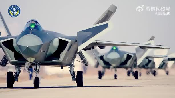 炮彈與鼓點精準合拍！這波軍人專屬「戰鬥搖」有點燃