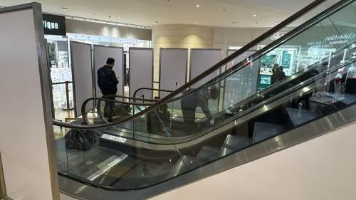 金鐘太古廣場男子搭乘扶手電梯 疑失平衡後仰跌倒釀4傷