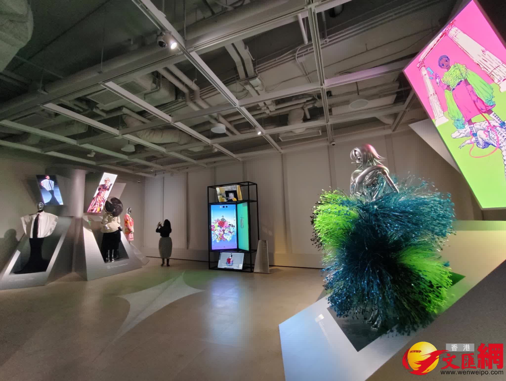 香港時裝薈︰「Play, Pose & Pixel起勢.玩.虛擬時-fashion展」融合科技與創意