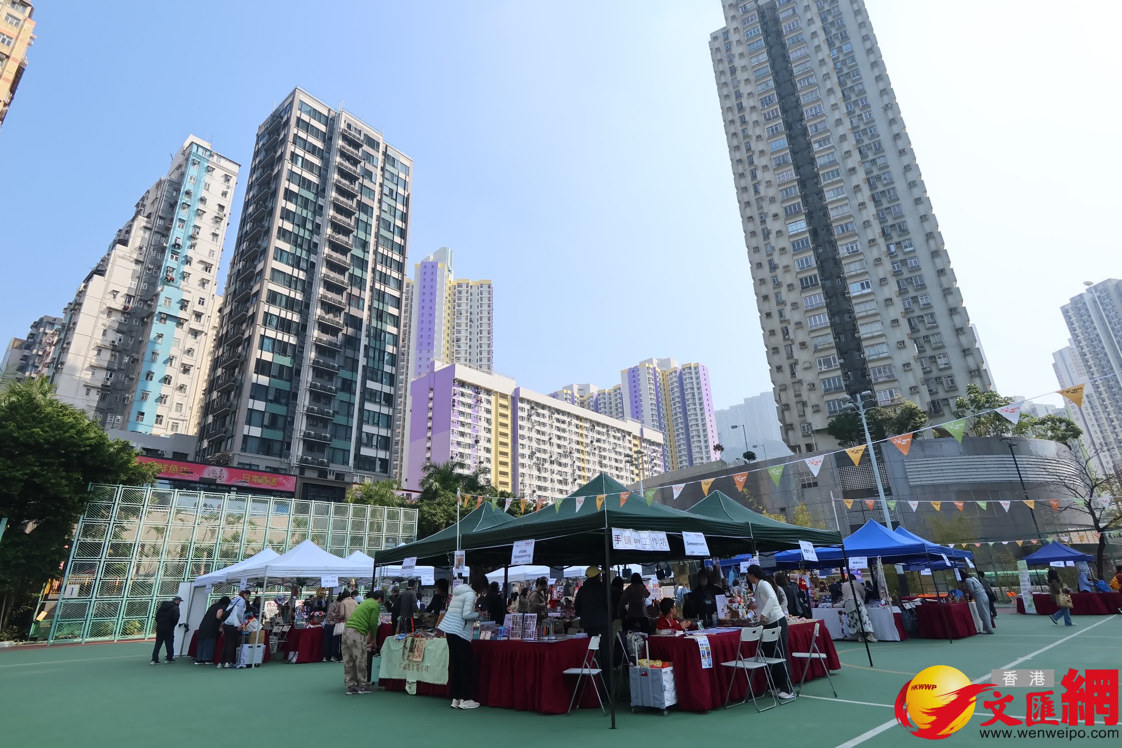 「香港墟市節2025-2026」今日在葵涌運動場舉行。（香港文匯報記者 涂穴攝）