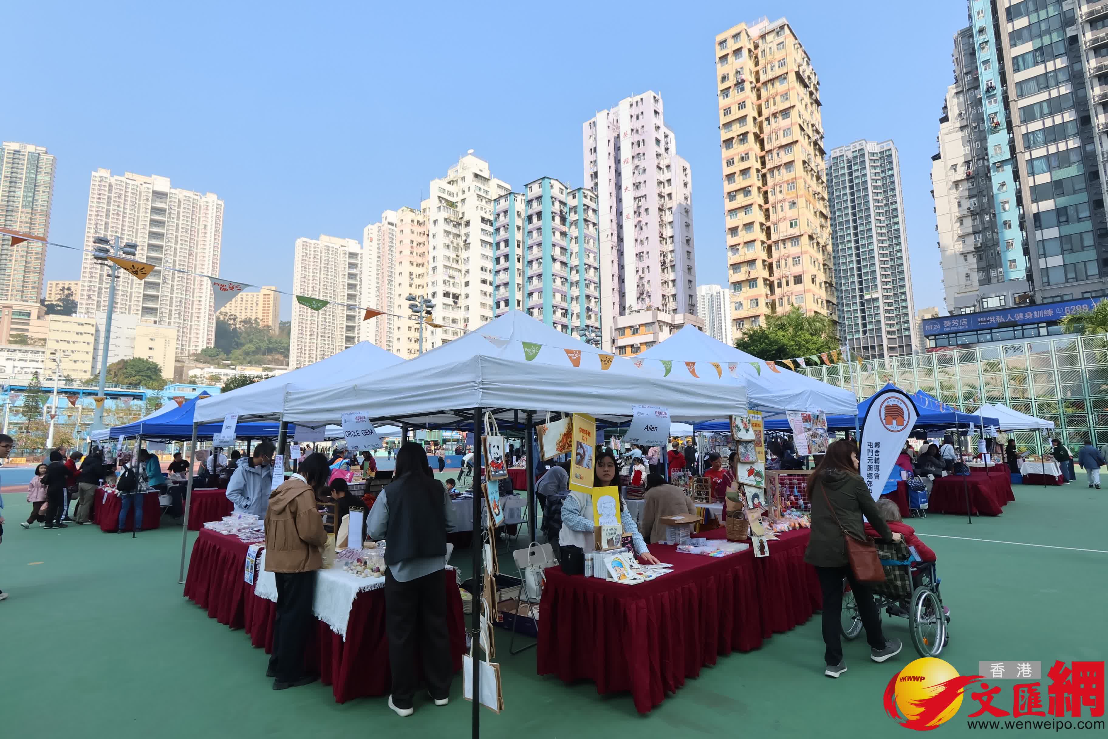 「香港墟市節2025-2026」今日在葵涌運動場舉行。（香港文匯報記者 涂穴攝）