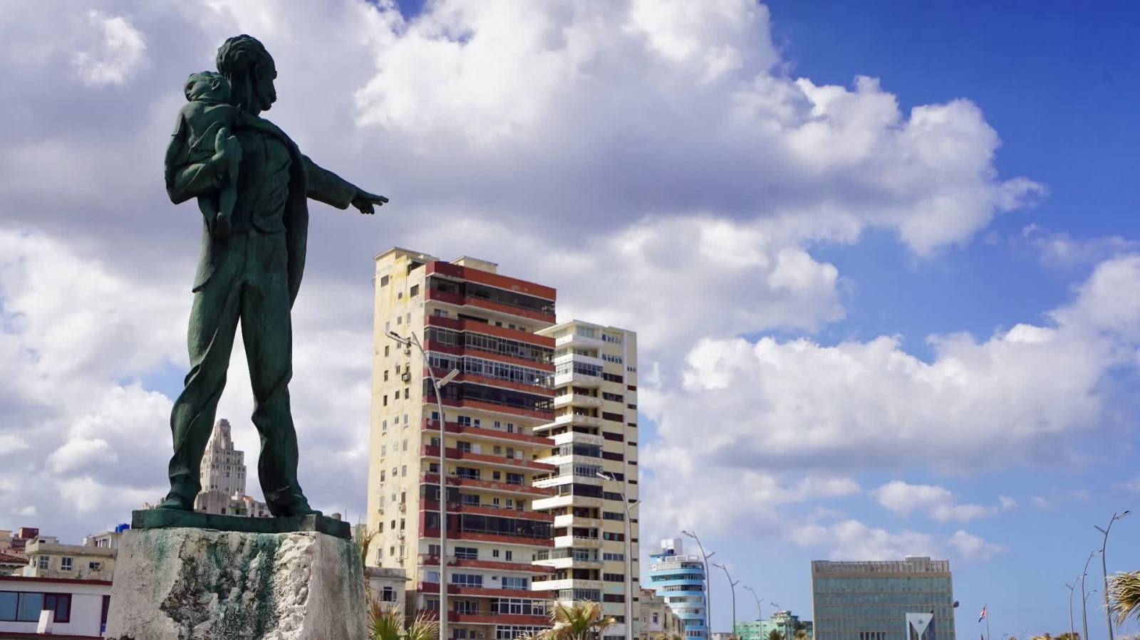 古巴國家主席視察國防演習強調國防準備與團結