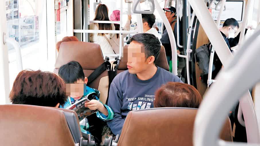 「座位太窄難扣帶！」市民贊安全卻憂執行　巴士司機坦言難監管