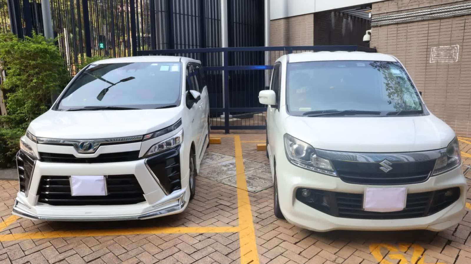 (有片) 嚴打非法載客取酬 新界南交警放蛇拘兩「白牌車」司機