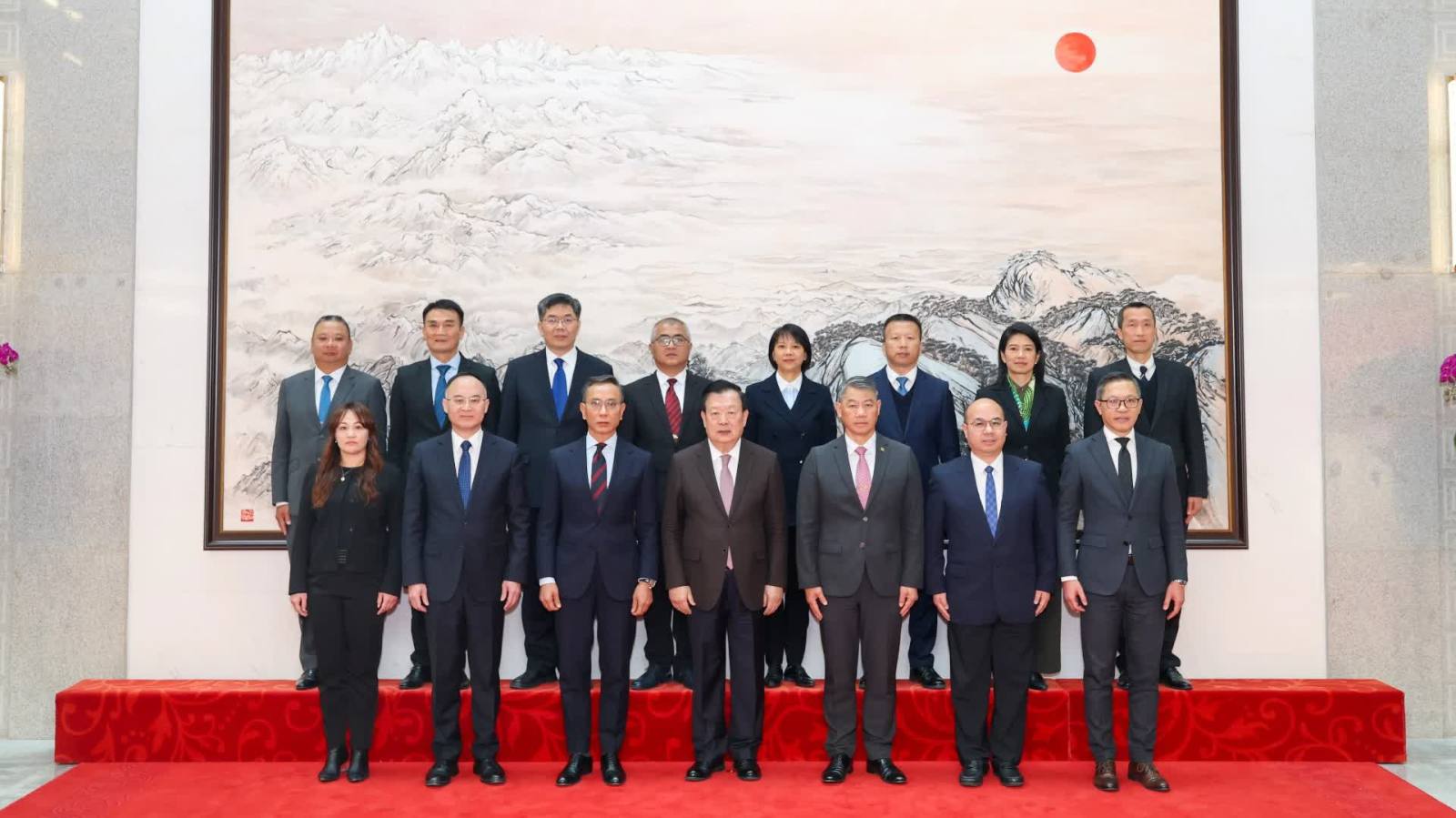 夏寶龍會見澳門特區政府保安司司長陳子勁一行