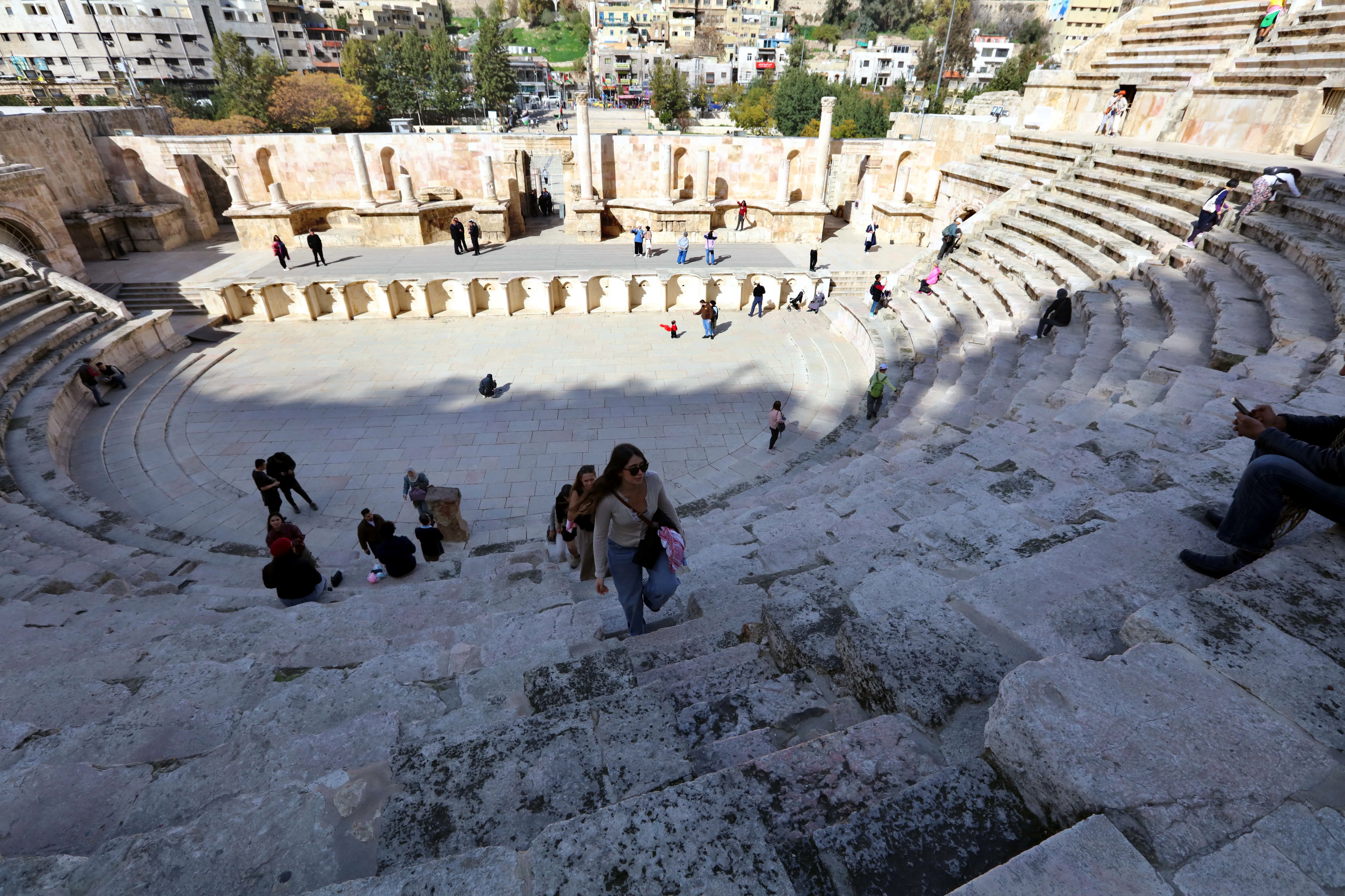 2月2日，遊客遊覽約旦安曼古羅馬劇場。新華社