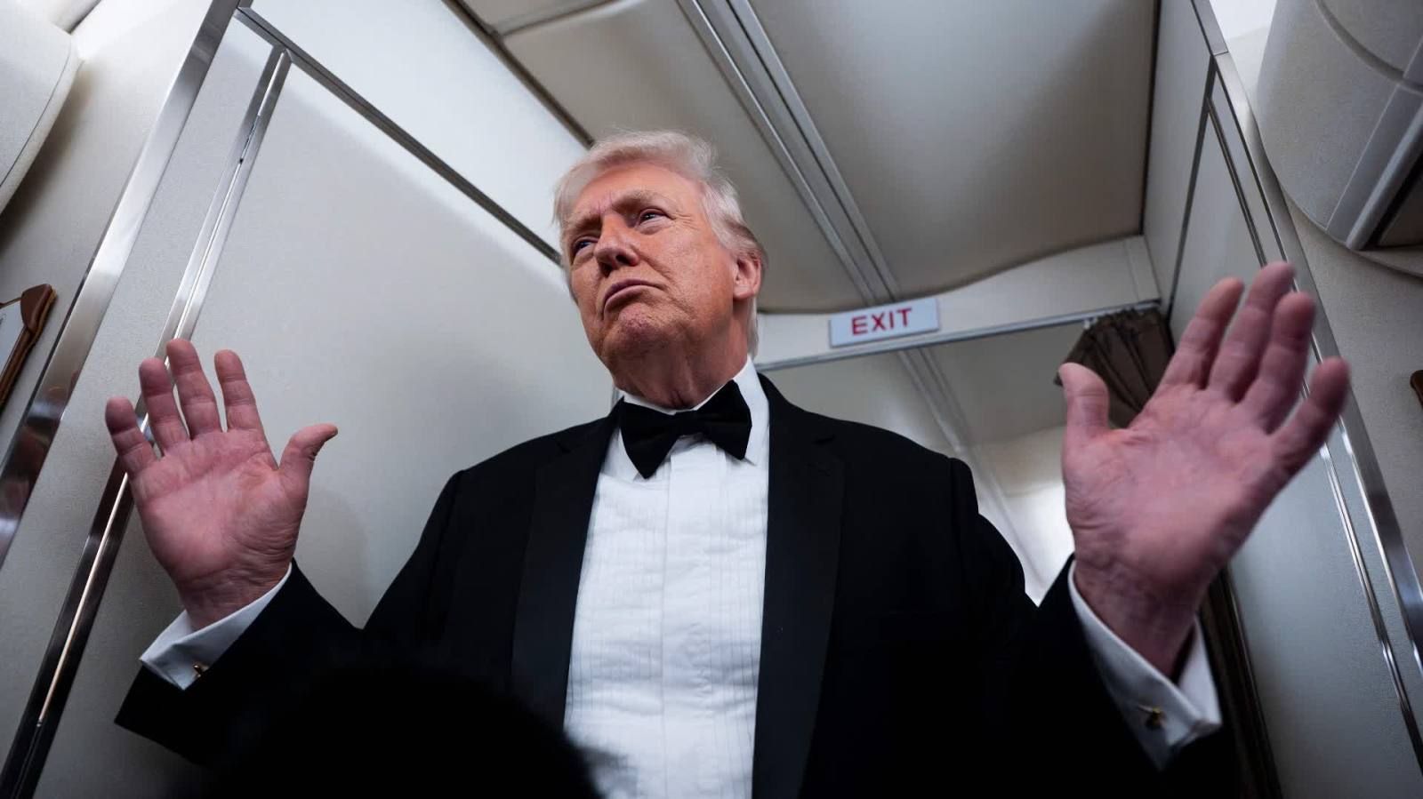 特朗普提出機場車站以他命名換解禁撥款　民主黨拒絕