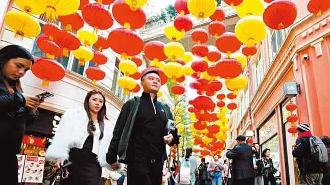 （多圖）新春氣氛濃！市民超前部署　商場馬年打卡熱