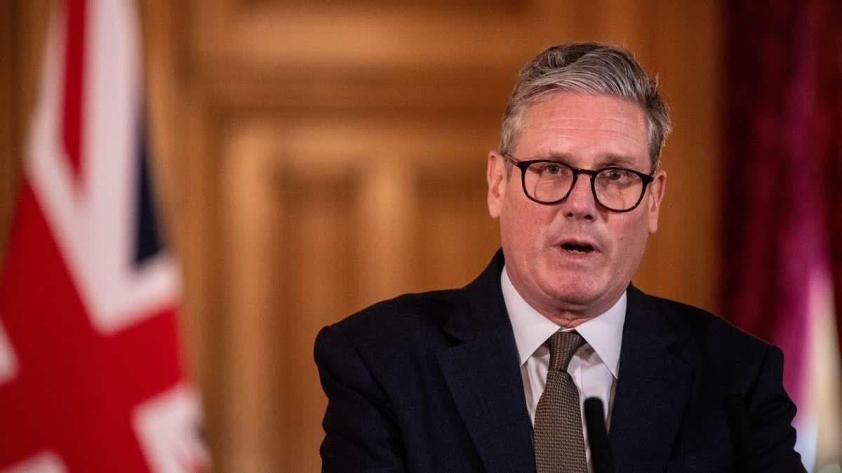 面臨輿論壓力 斯塔默表示將繼續擔任英國首相