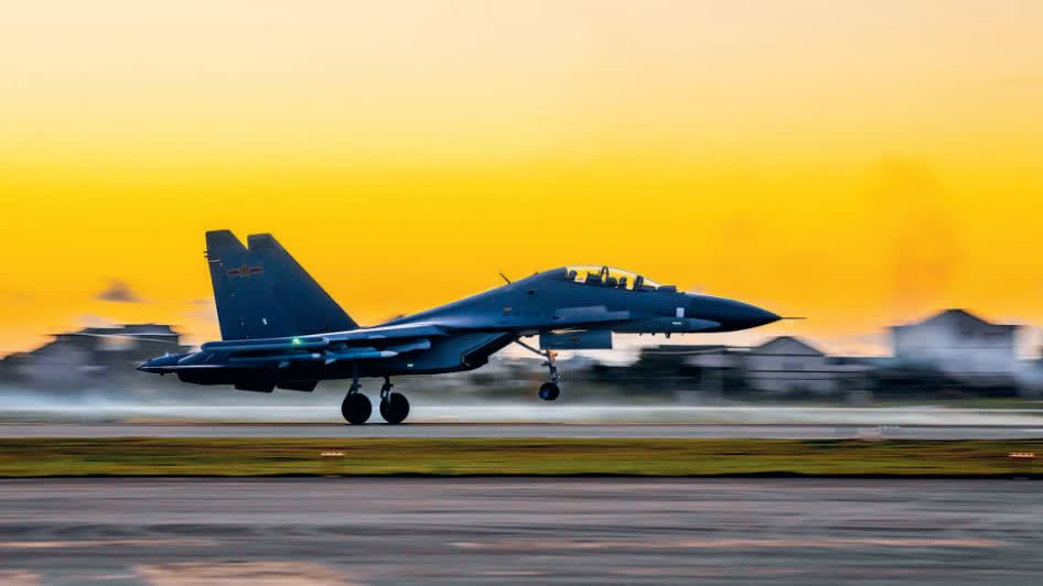 解放軍報披露：東部戰區空軍緊咬外機迫其離開