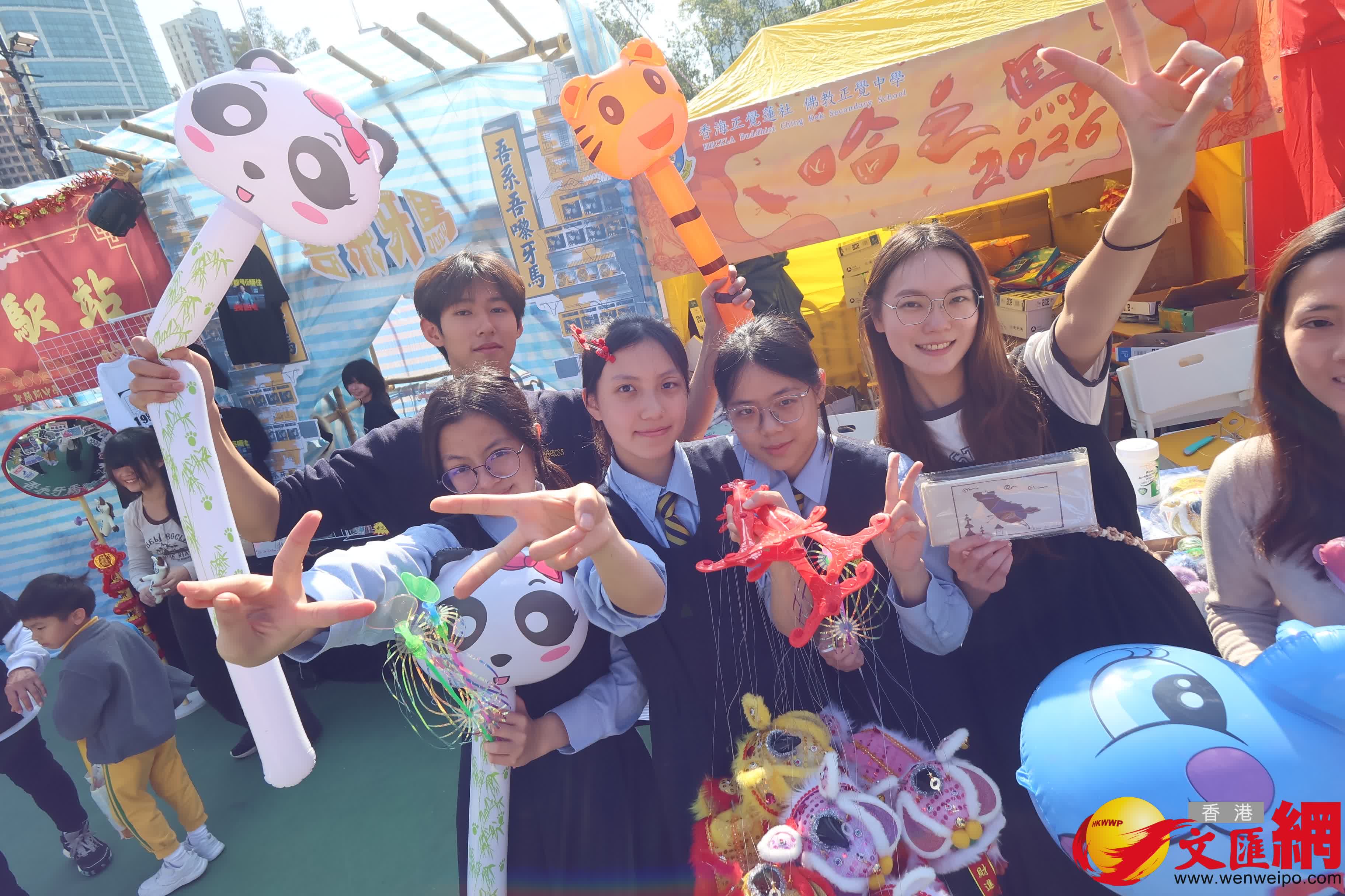 14個馬年年宵市場正式開鑼，維園現場熙熙攘攘。（香港文匯報記者 涂穴 攝）