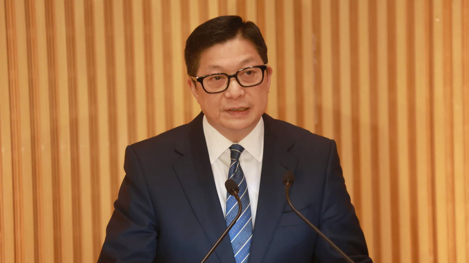 鄧炳強擬建議行政長官會同行政會議命令剔除《蘋果日報》相關三間公司的註冊