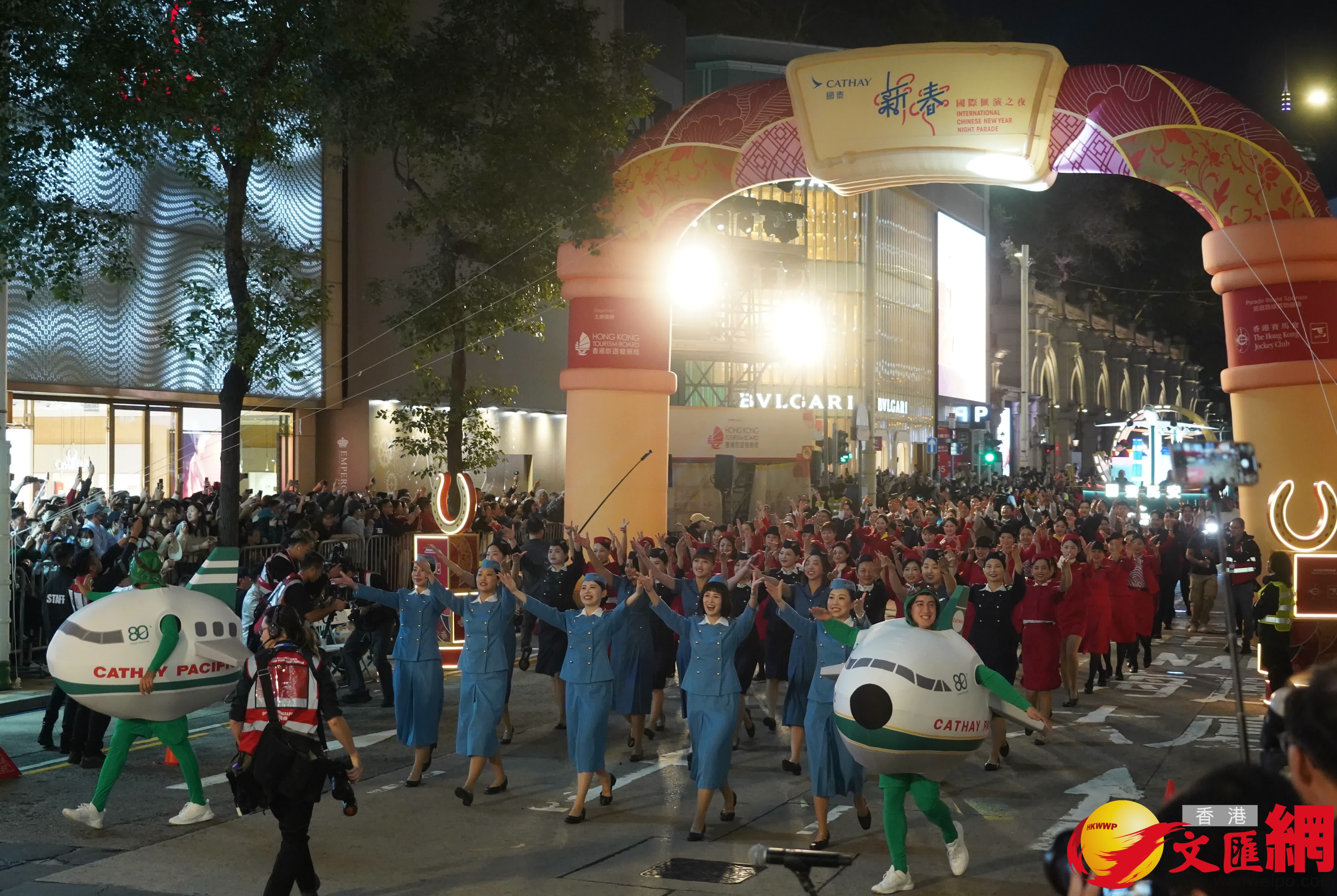 花車巡遊。（香港文匯報記者曾興偉攝）