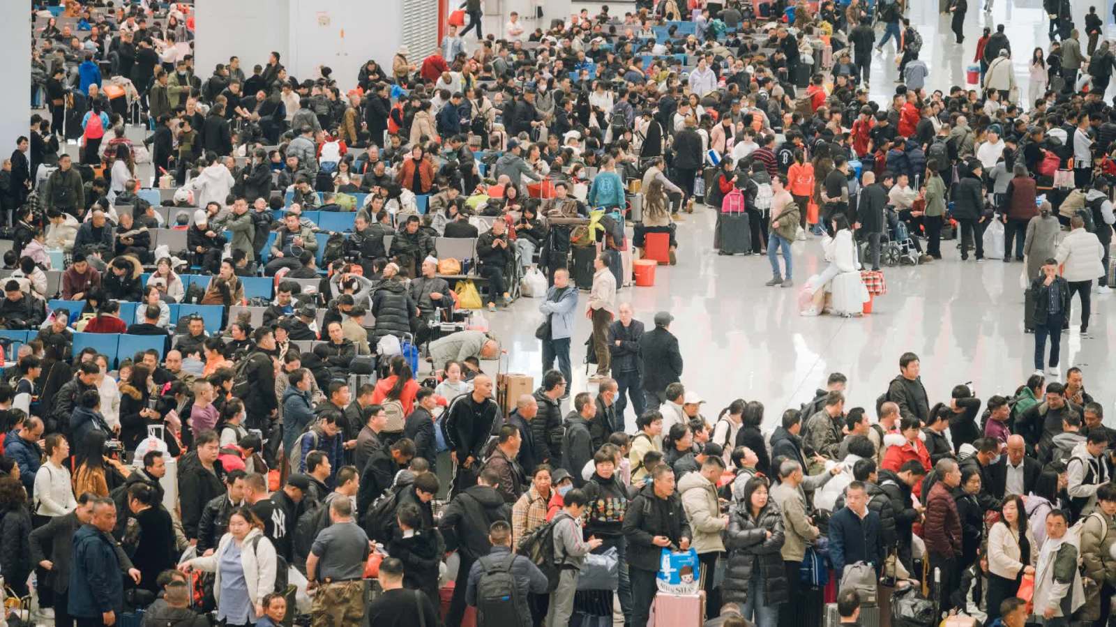 春運中短途出行成主力　年初七將迎節後發送客流最高峰