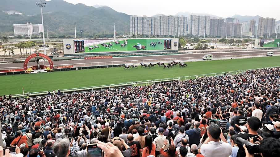 旅客大讚賽馬遊「無得頂」　逾2萬旅客觀賽破紀錄