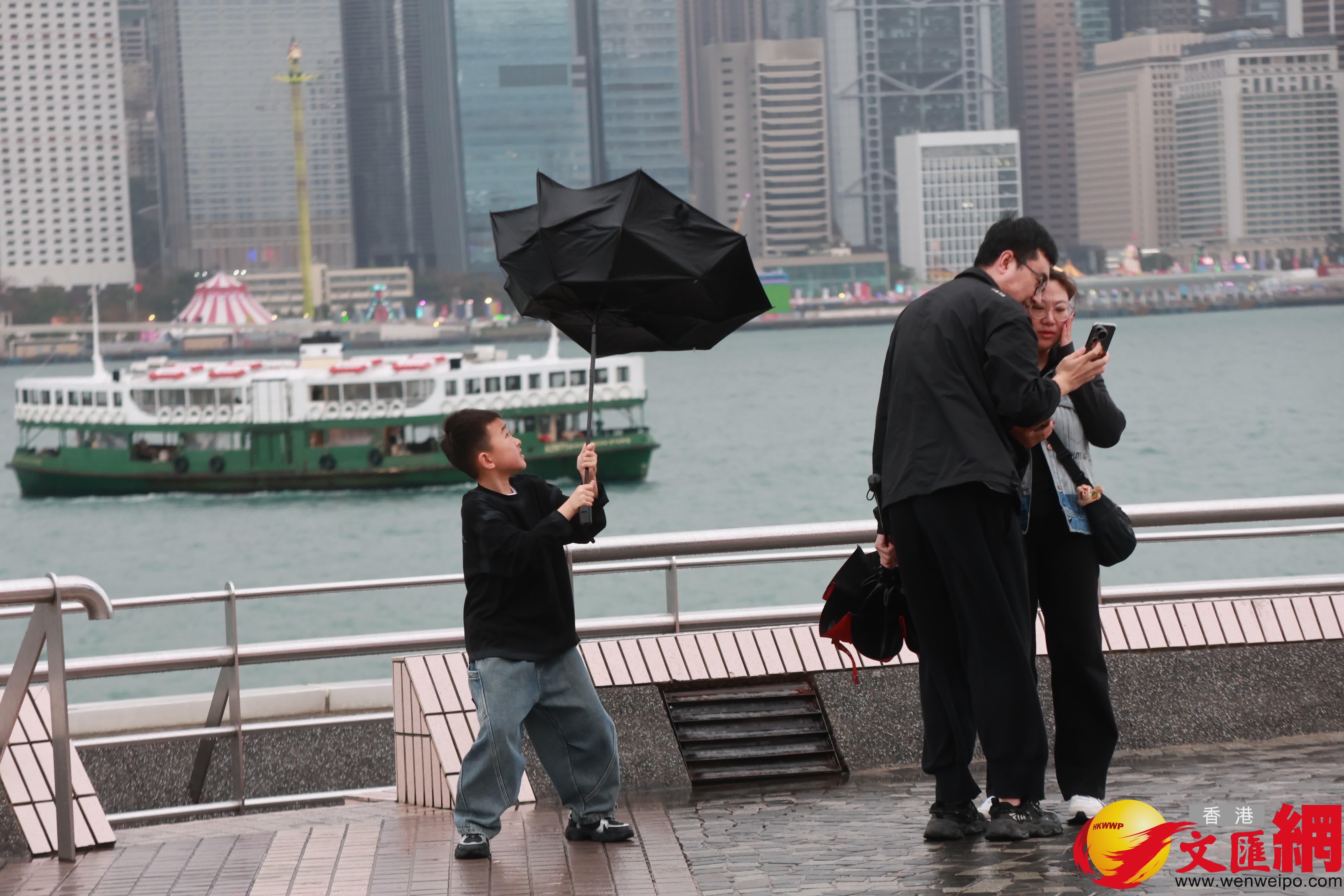 本港今早多處地區錄得超過10毫米雨量。（香港文匯報記者北山彥攝）