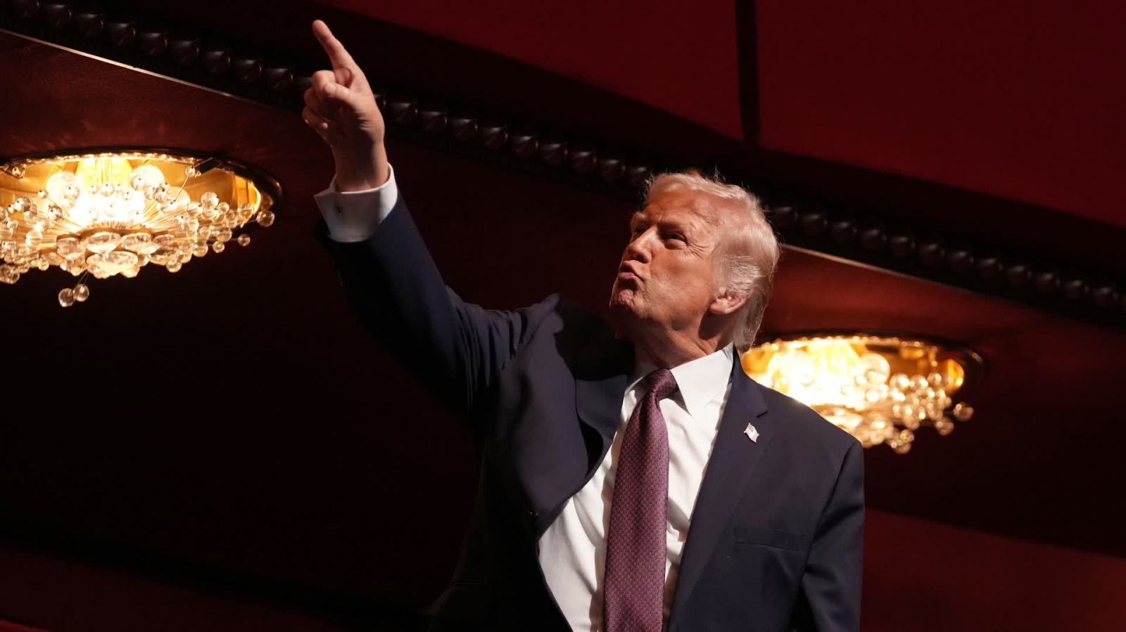 特朗普：對伊朗的不間斷打擊將持續一周甚至更長時間