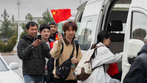 從伊朗撤離的25名中國公民經土庫曼斯坦啟程回國