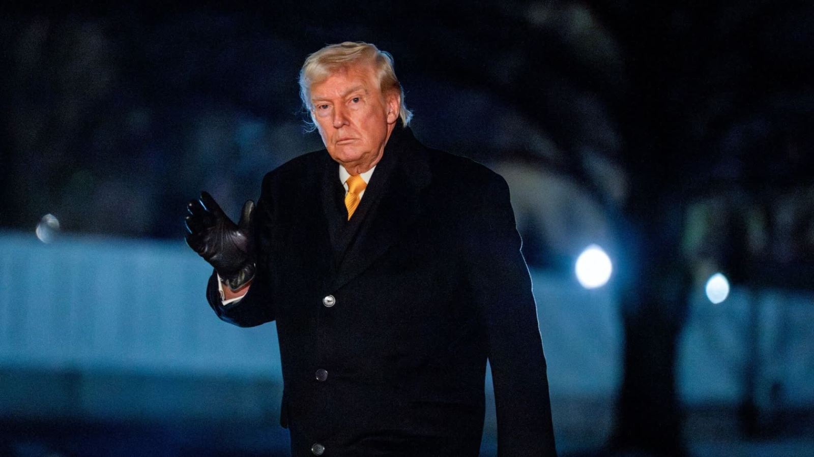 特朗普稱將取消一些制裁以平抑國際油價