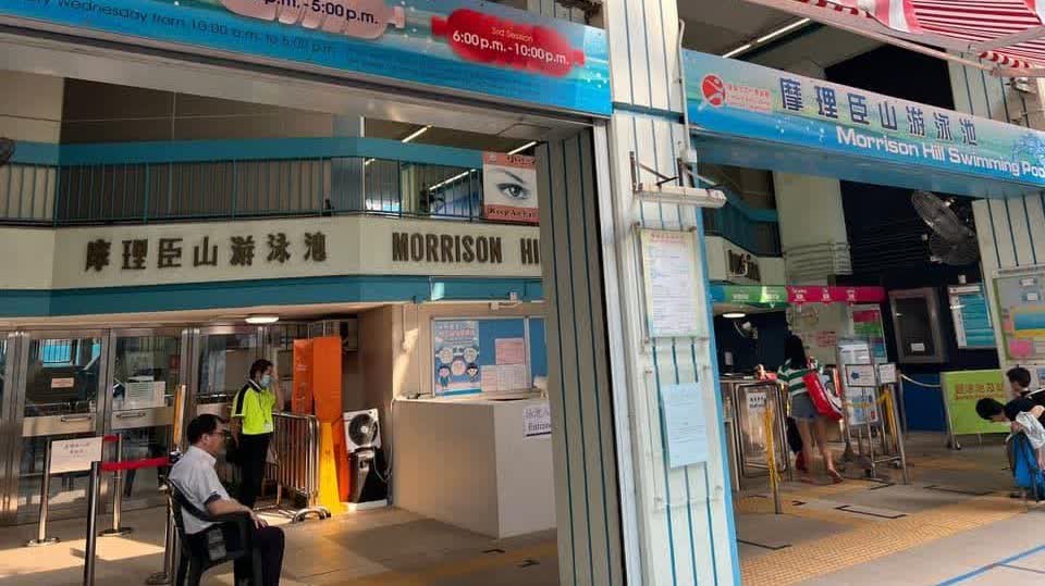 摩理臣山泳池泳客遇溺 昏迷送院搶救不治 - 香港 - 香港文匯網