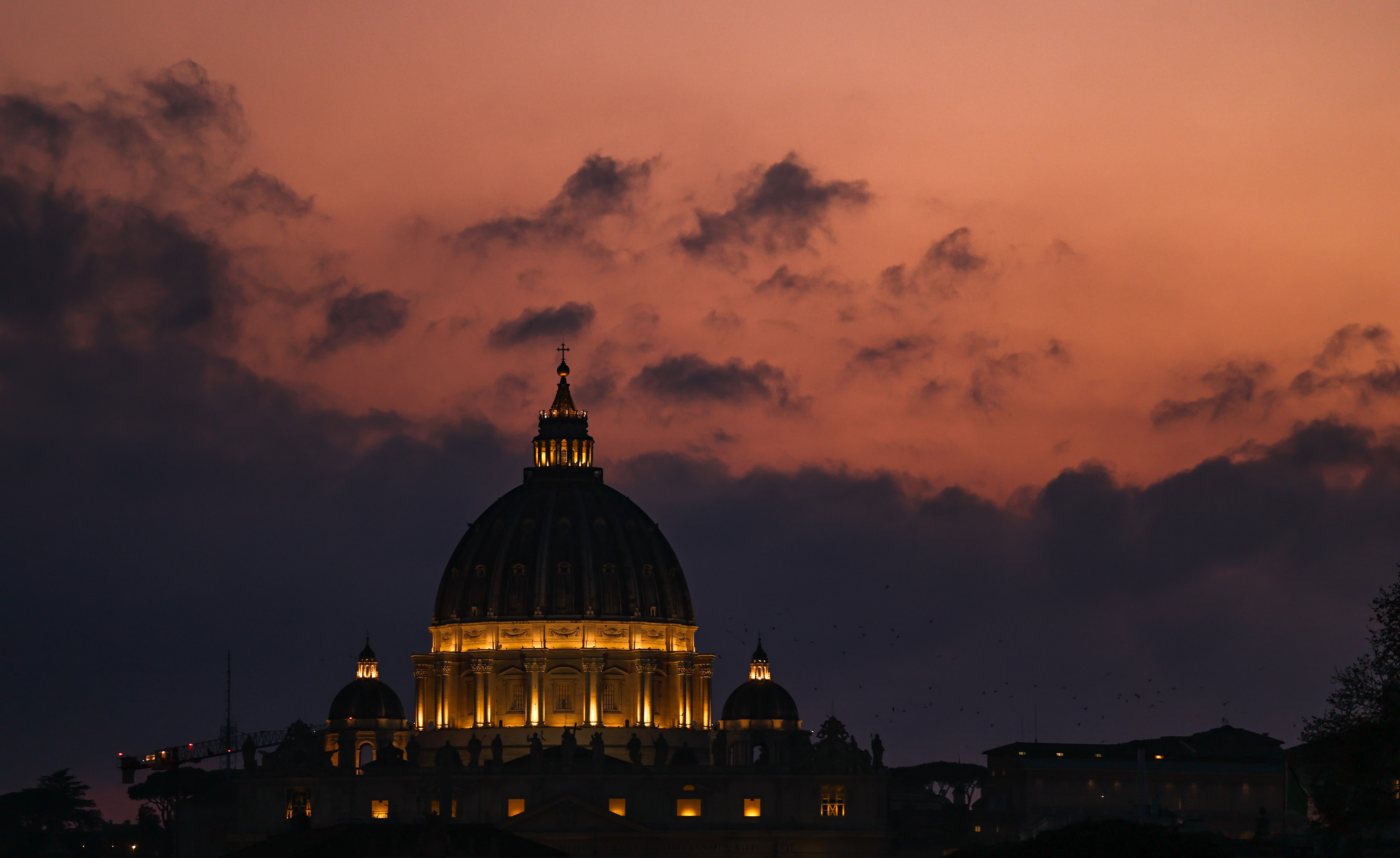 這是3月25日在意大利首都羅馬拍攝的黃昏景色。新華社
