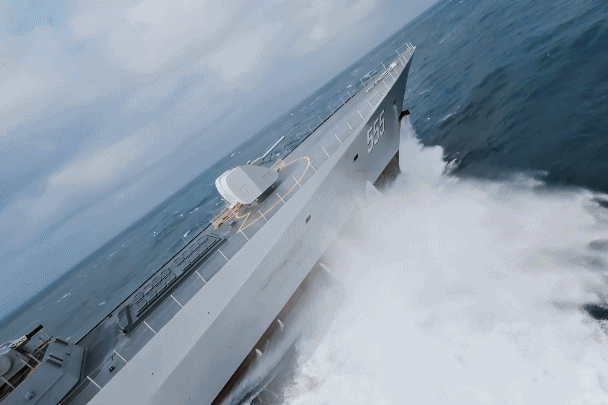 （有片）海軍「新青年」欽州艦破浪出擊！