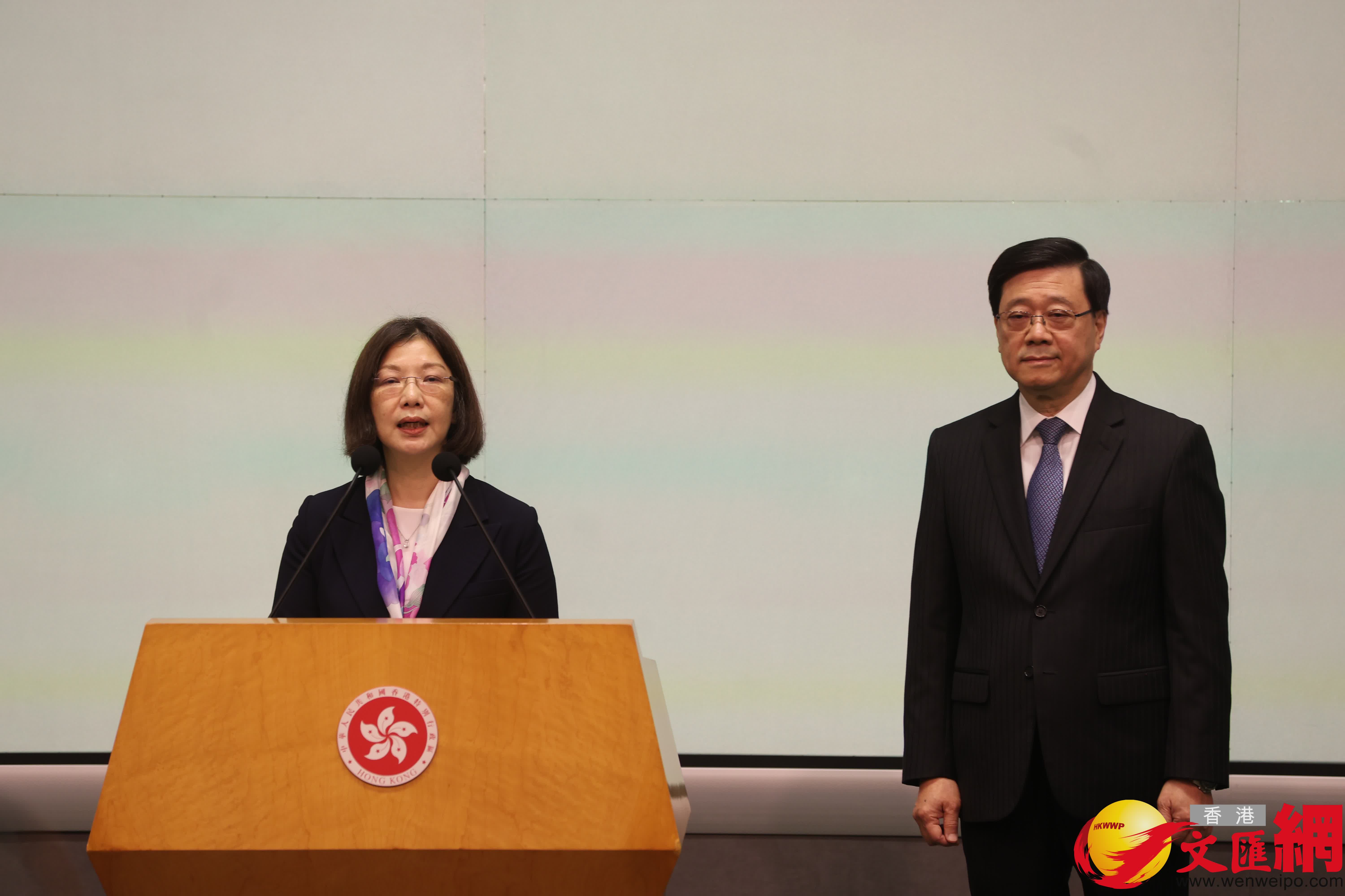 李家超與謝小華今早在政府總部見記者，交代有關人事任命安排。（香港文匯報記者萬霜靈攝）