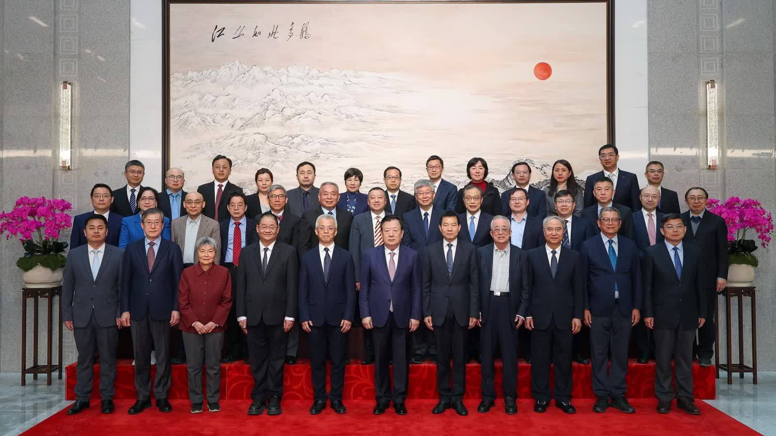 夏寶龍會見《港澳研究》期刊新任顧問和編委