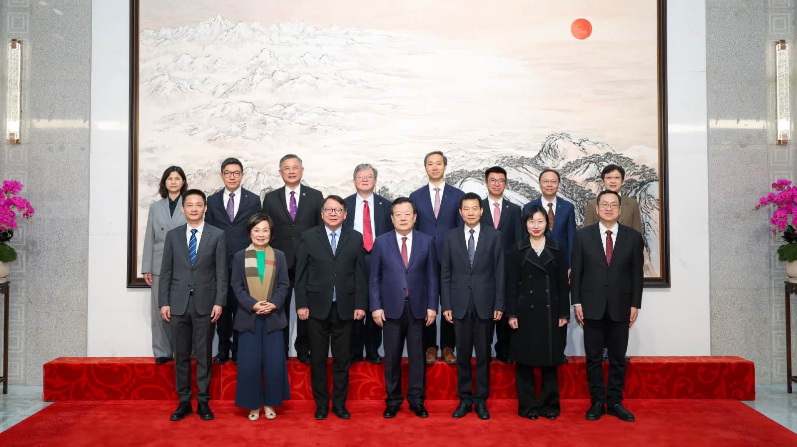 夏寶龍會見香港特區政府政務司司長陳國基一行