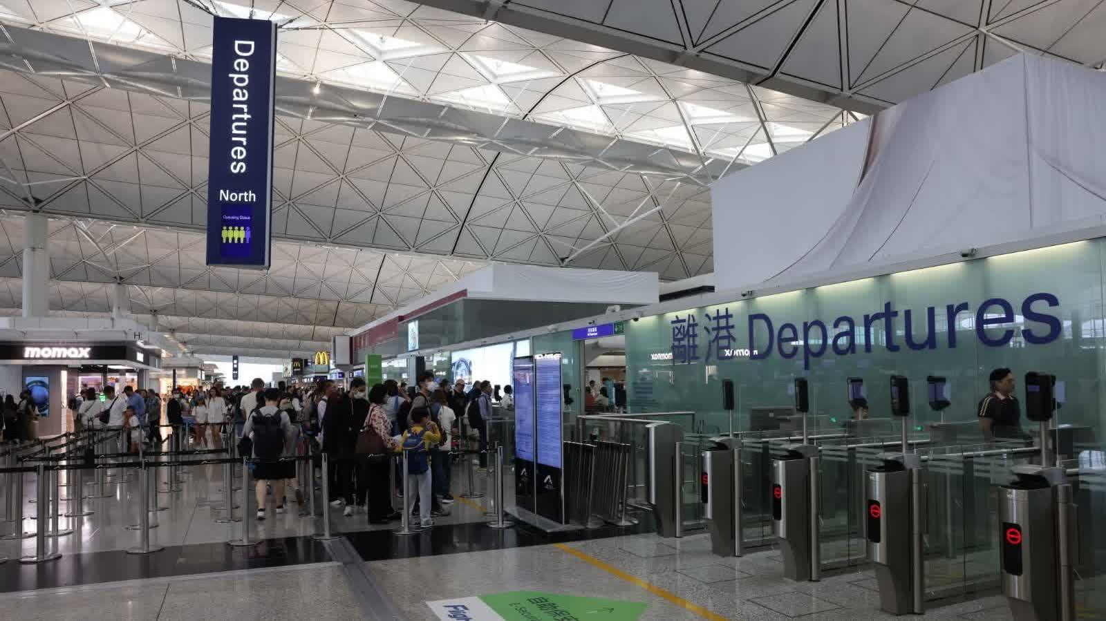 截至今早10時 本港逾24萬人次出境