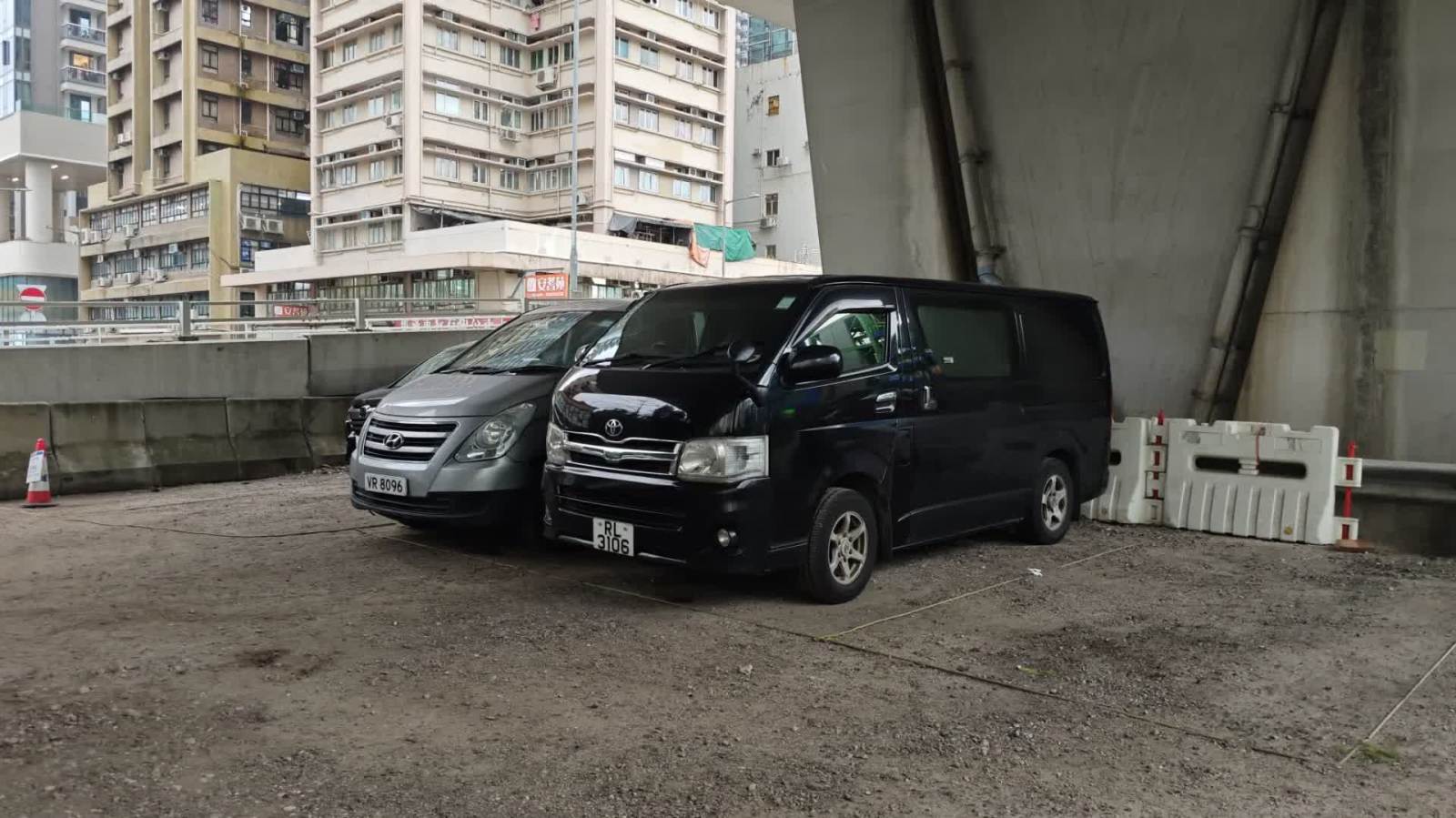 （有片）深水埗客貨車被偷走 警方1小時閃電尋回