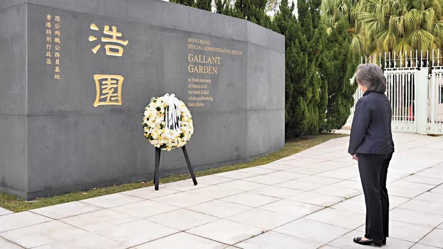 楊何蓓茵赴浩園悼殉職英雄　東江縱隊後人：安穩從來不是理所當然