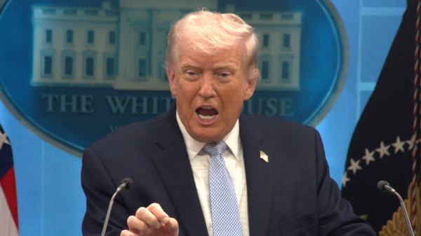 （有片）特朗普：伊朗人願為自由忍受轟炸