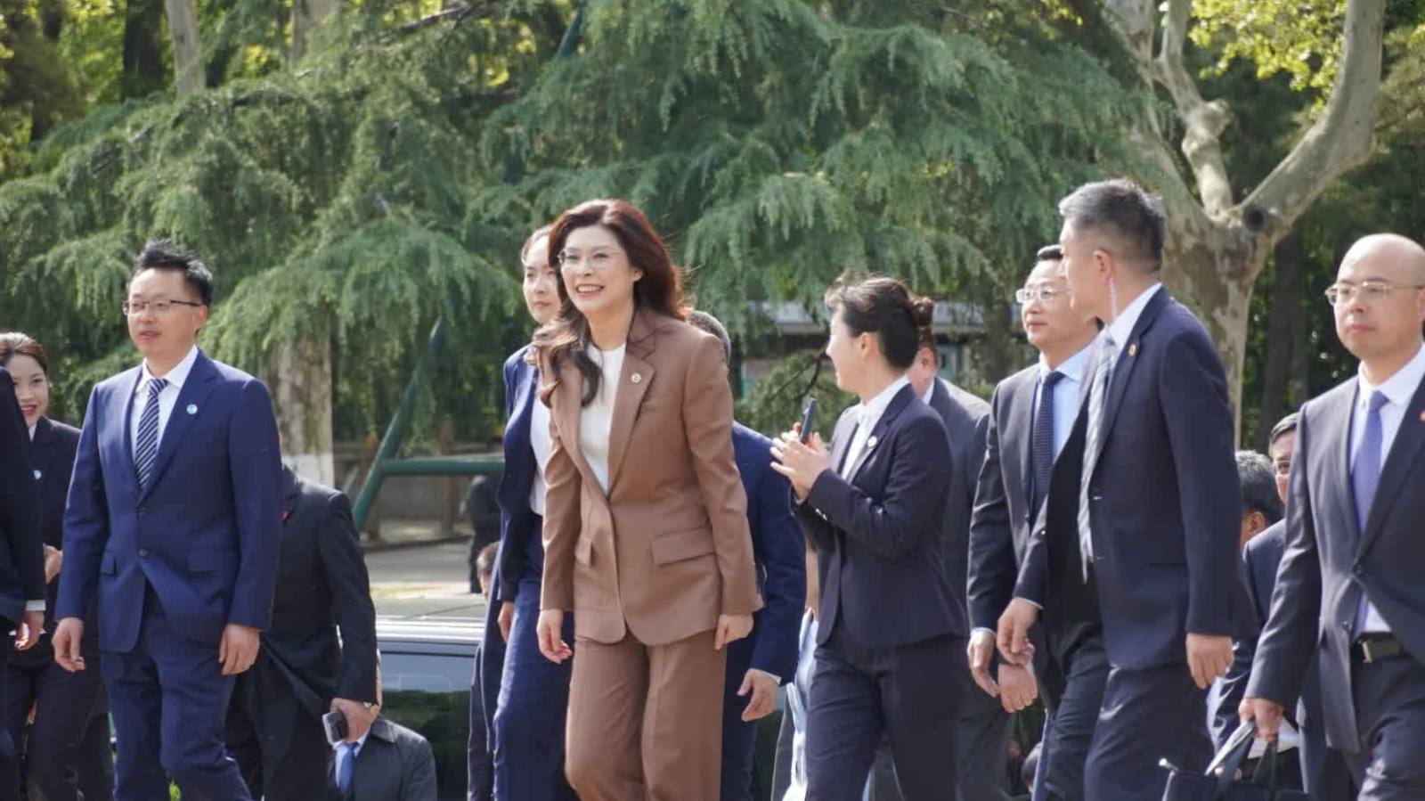 鄭麗文率中國國民黨訪問團拜謁中山陵