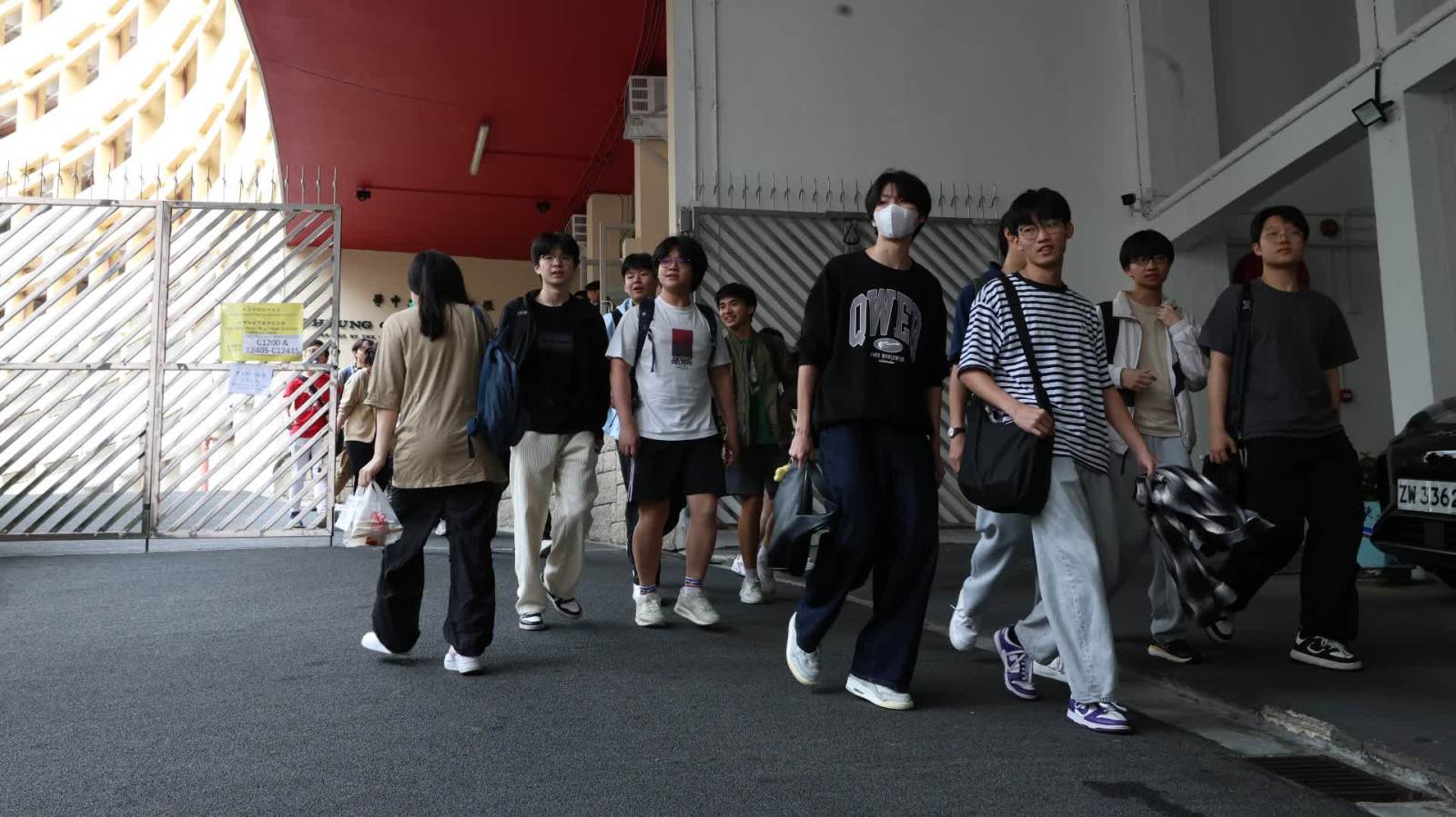 DSE英文科聆聽卷開考 主題為特色圖書館