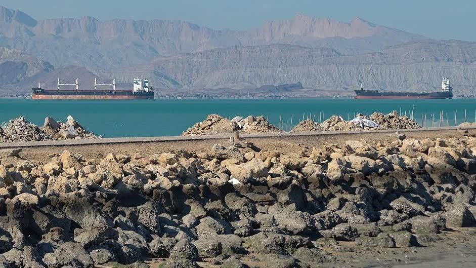 霍爾木茲海峽對峙升級：美軍威脅封鎖港口海上交通，伊朗回應「荒唐可笑」