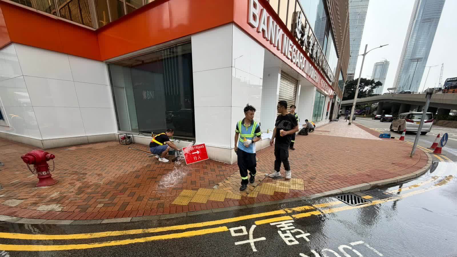 （有片）金鐘爆水管多處暫停煤氣 立法會餐廳僅提供兩款午餐