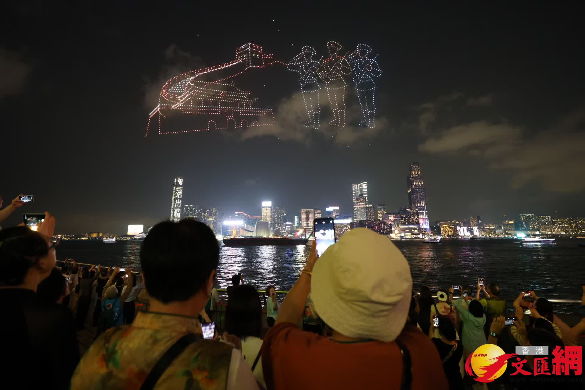 2026全民國家安全教育日大型無人機表演。（香港文匯報記者黃艾力 攝）