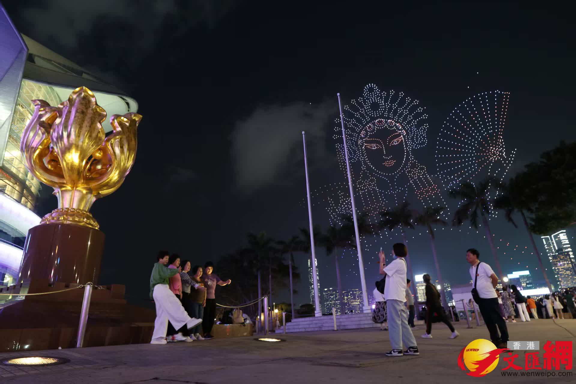 2026全民國家安全教育日大型無人機表演。（香港文匯報記者黃艾力 攝）