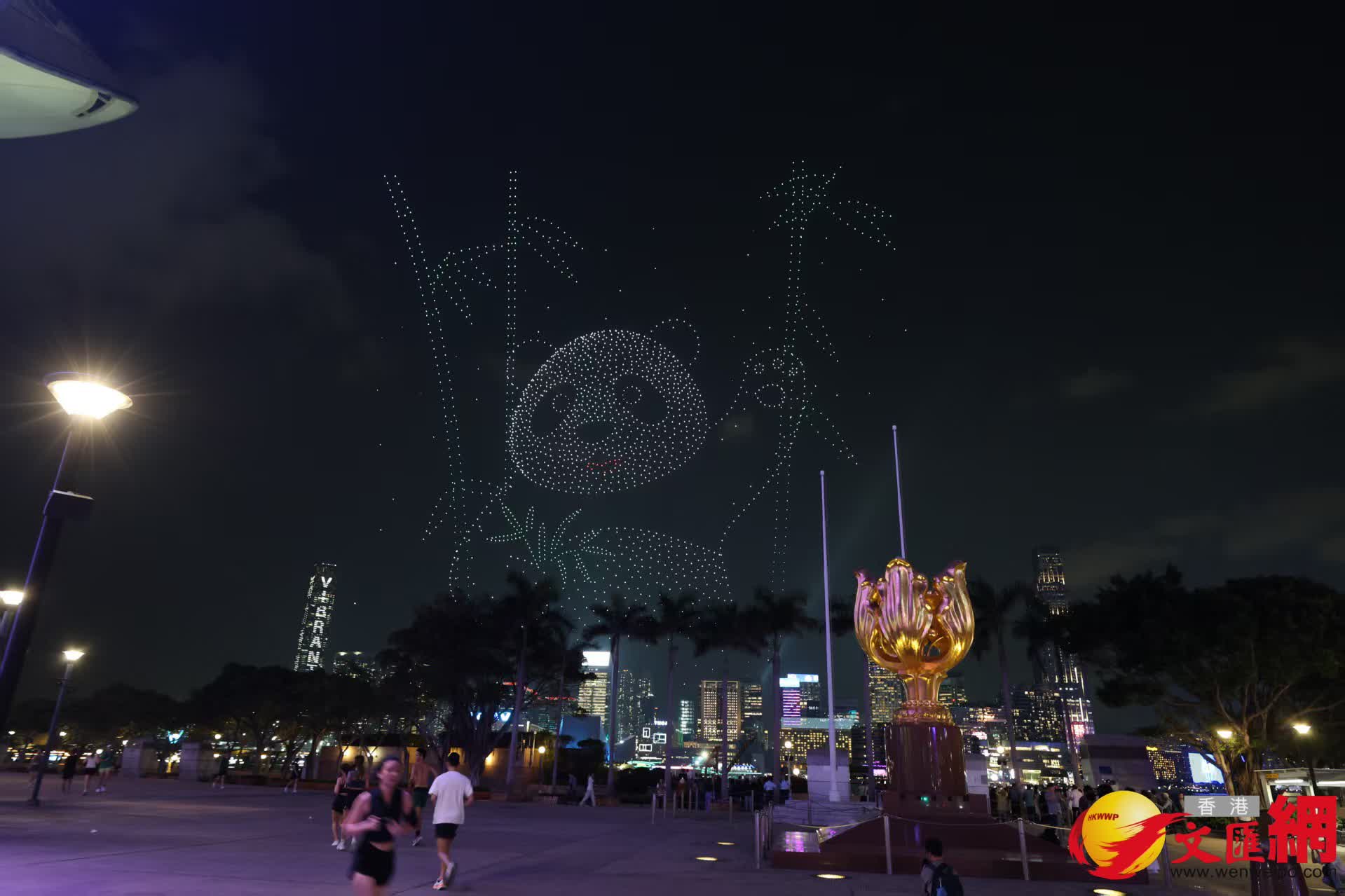 2026全民國家安全教育日大型無人機表演。（香港文匯報記者黃艾力 攝）