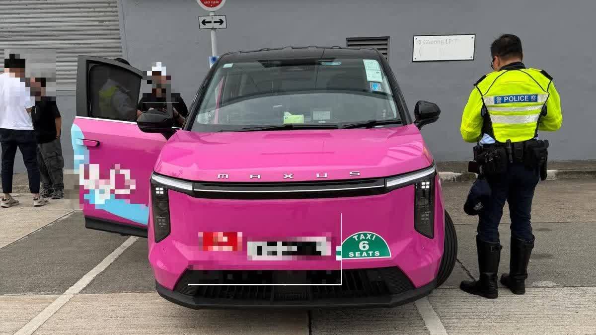 警員喬裝旅客機場放蛇 的士司機涉「兜客」被檢控