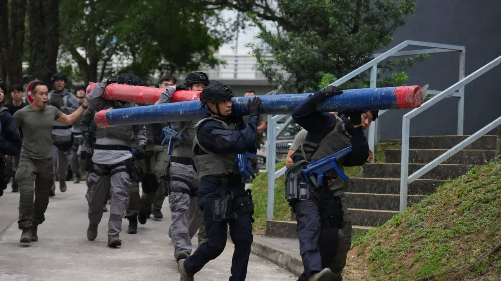 (有片多圖) 跨界大作戰！精英運動員親歷警隊皇牌反恐試煉：「警察使命」是這樣煉成的