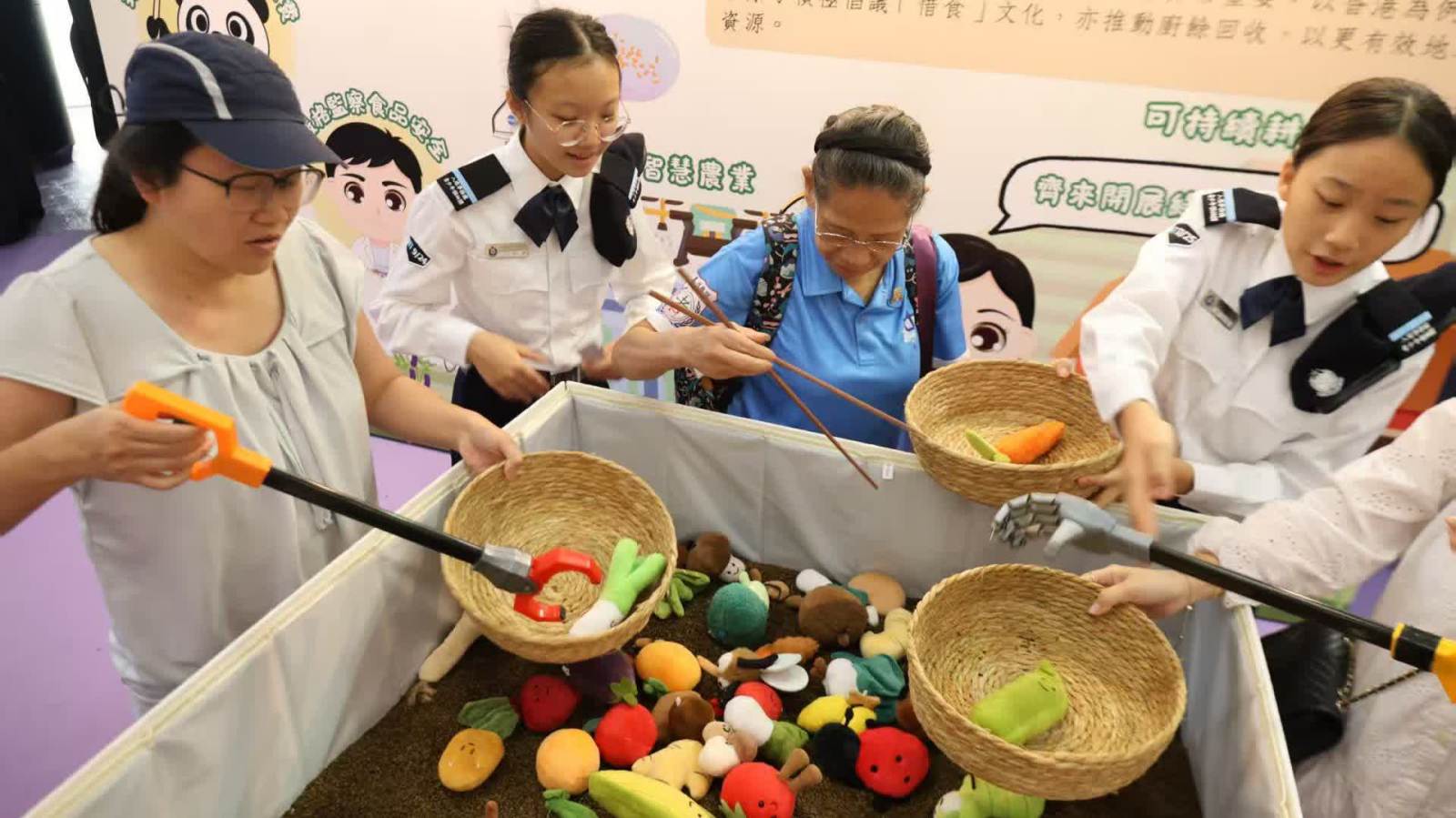 （有片）入境事務學院開放日　多種體驗助市民加強了解維護國安工作