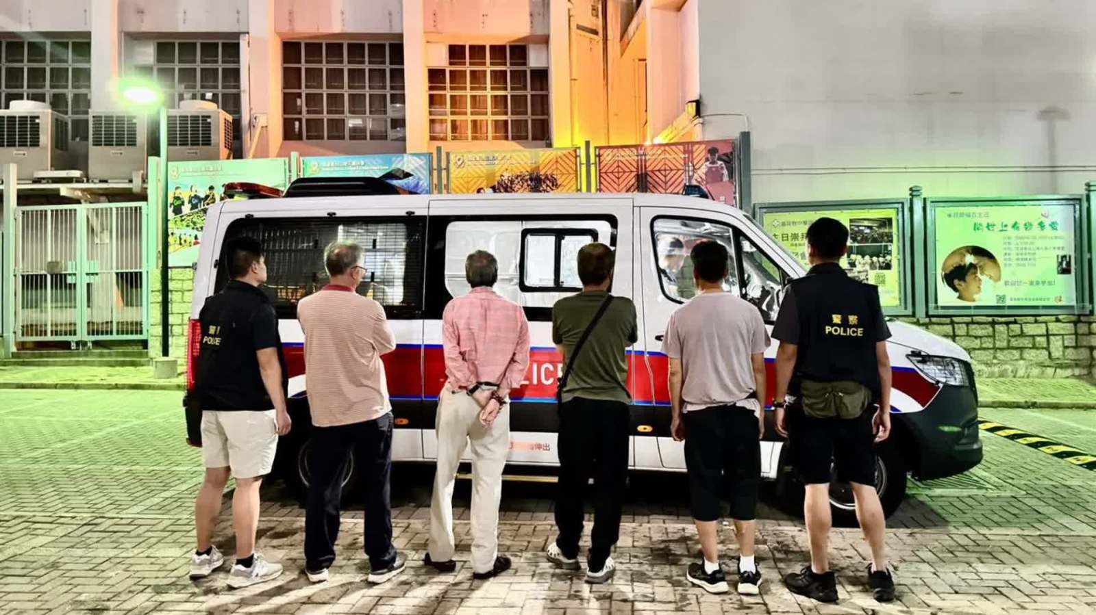 警首次出動無人機打擊街頭聚賭 馬鞍山拘8男女檢賭款賭具