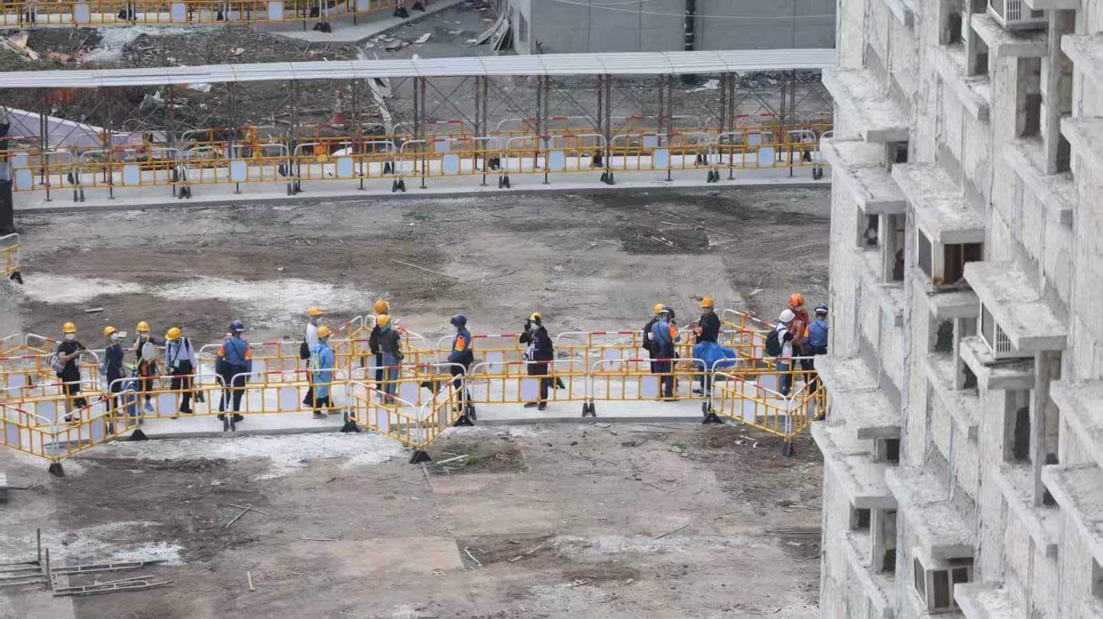 宏福苑善後︱李家超：居民上樓執拾首日順暢有序 政府持續優化安排