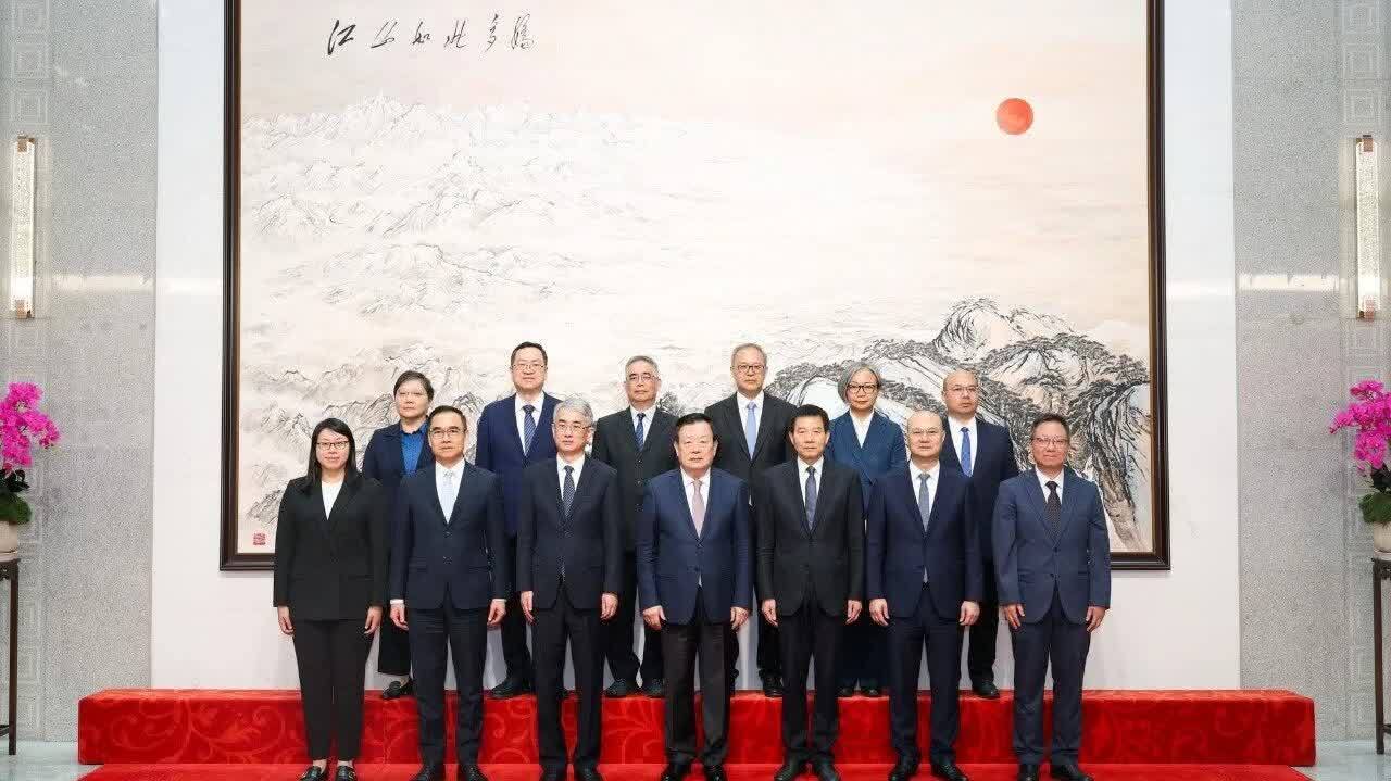 夏寶龍會見澳門特區立法會主席張永春一行