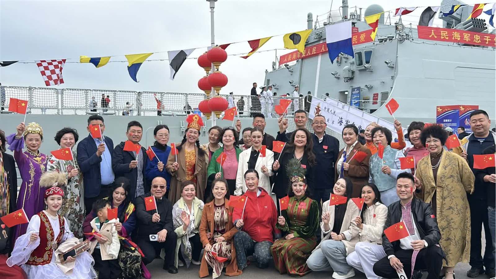 （多圖）青島六艘現役艦艇開放　市民零距離感受深藍力量！