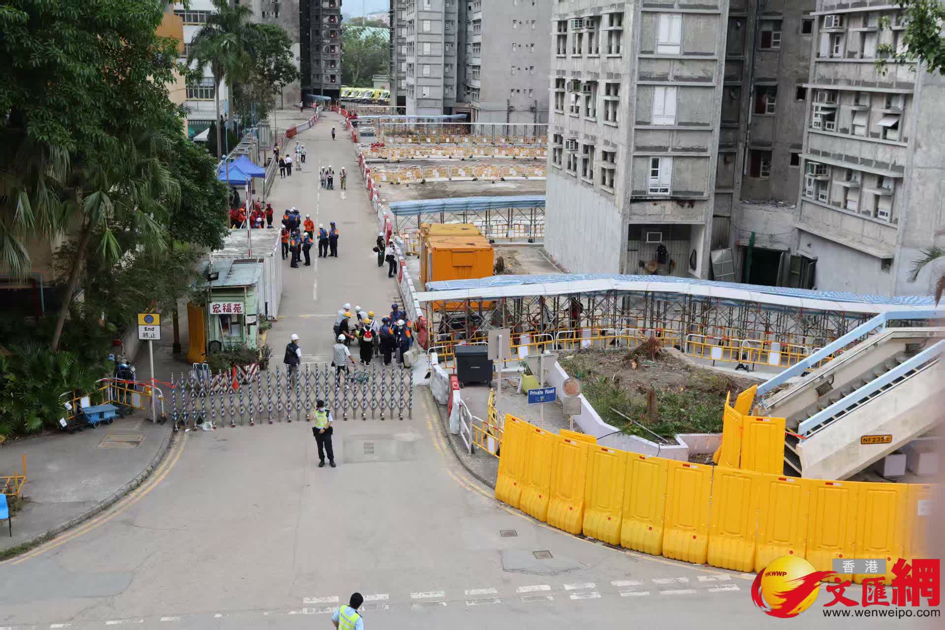 宏昌閣宏仁閣開放予居民上樓收拾情況。（香港文匯報記者 黃艾力 攝）